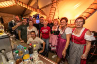 Schankteam vom 24. Oberlausitzer Oktoberfest in Kemnitz